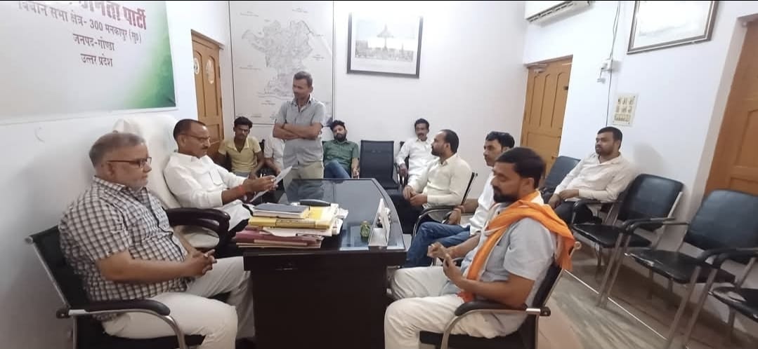वजीरगंज में जन संवाद कार्यक्रम, जनप्रतिनिधियों ने सुनीं लोगों की समस्याएं