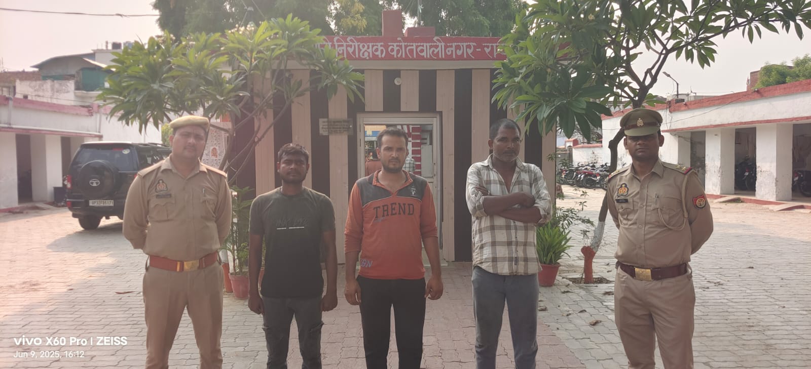 ई-रिक्शा चालकों के बीच झगड़े का मामला: CCTV फुटेज से पहचान कर तीन आरोपी गिरफ्तार, पुलिस की त्वरित कार्रवाई