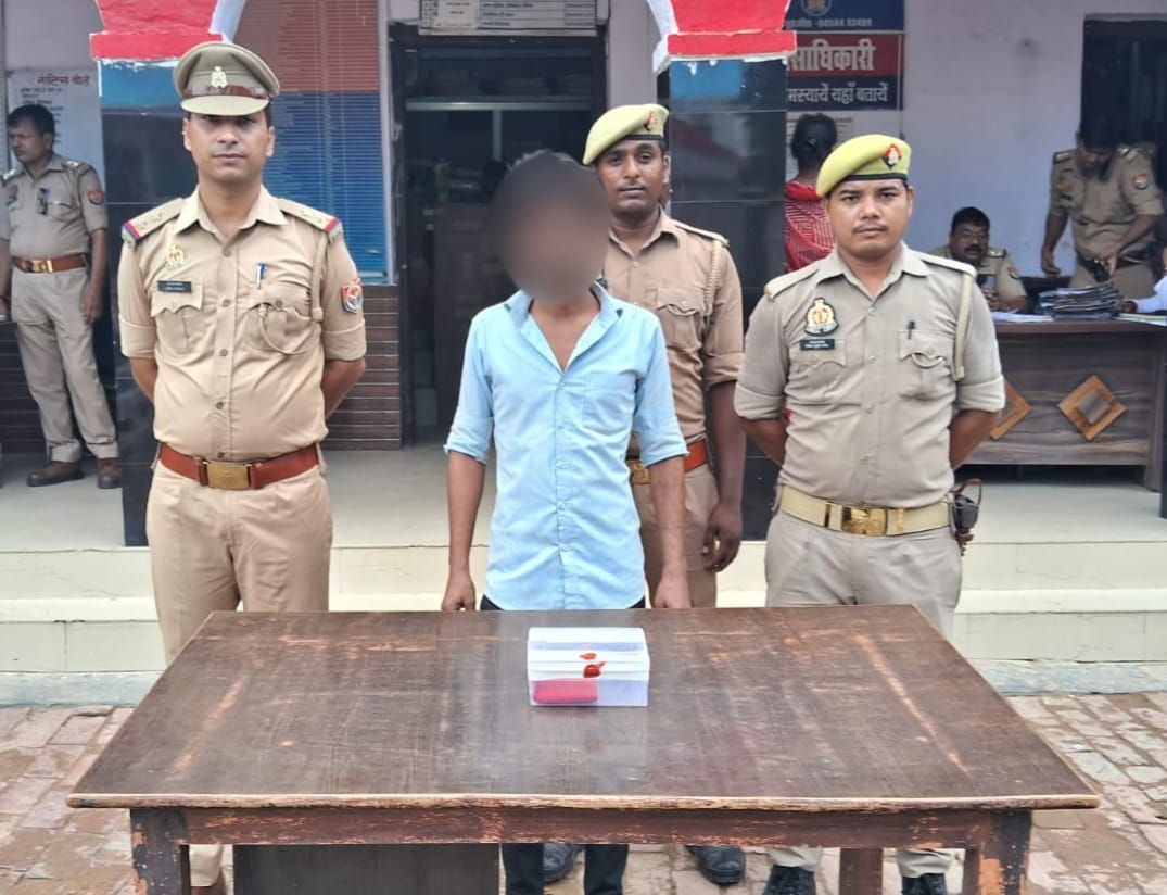 गोण्डा रेलवे स्टेशन के पास युवती से छिनैती करने वाला आरोपी चढ़ा पुलिस के हत्थे, स्पोर्ट्स बाइक और नकदी बरामद