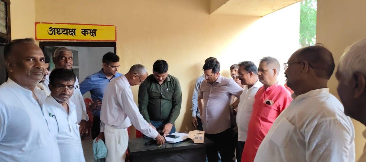 शोरा के किसानों को 35 साल बाद मिला अपना सहकारी भवन, खाद वितरण से बदलेगा भविष्य: संयुक्त आयुक्त ने किया उद्घाटन