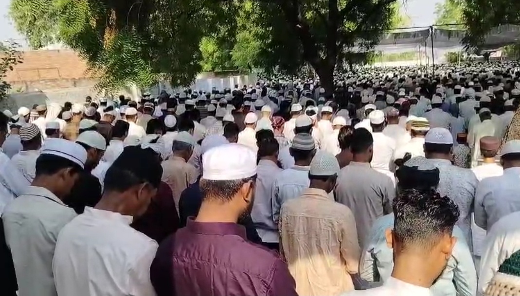 ईद-उल-अजहा रायबरेली में शांति और सौहार्द के साथ सम्पन्न, नमाज़ियों ने दी एकता की मिसाल