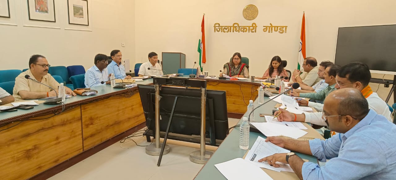 “गोंडा की राह अब प्लास्टिक मुक्त भविष्य की ओर: वजीरगंज की सफलता के बाद चार और ब्लॉकों में बनेंगी वेस्ट मैनेजमेंट यूनिट्स”