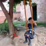 सावन के झूले अब कहां? – एक मिटती परंपरा की कहानी