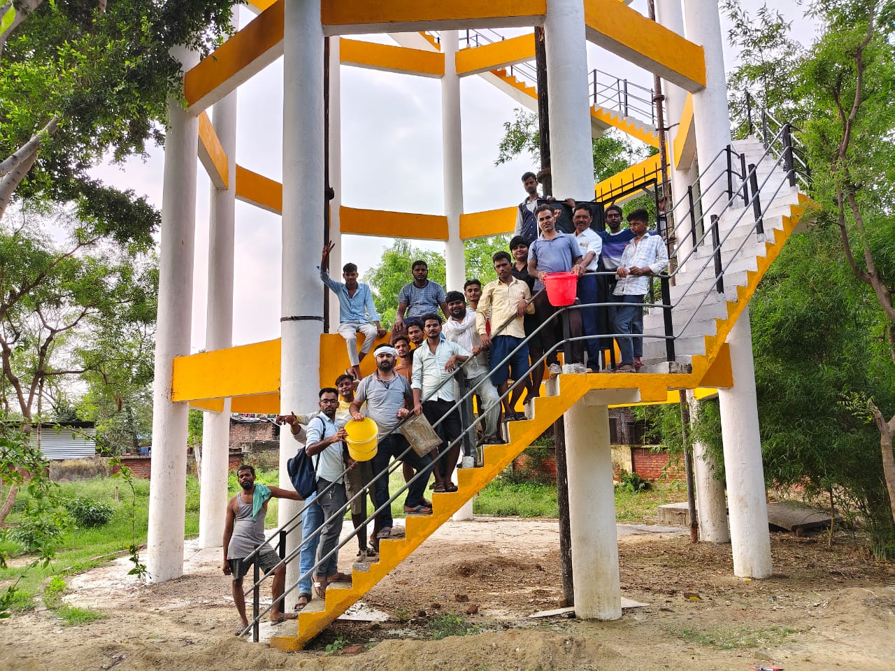 “पानी दो!” की गूंज से हिली सरेनी की टंकी, 4 साल की प्यास ने भड़काया जनाक्रोश