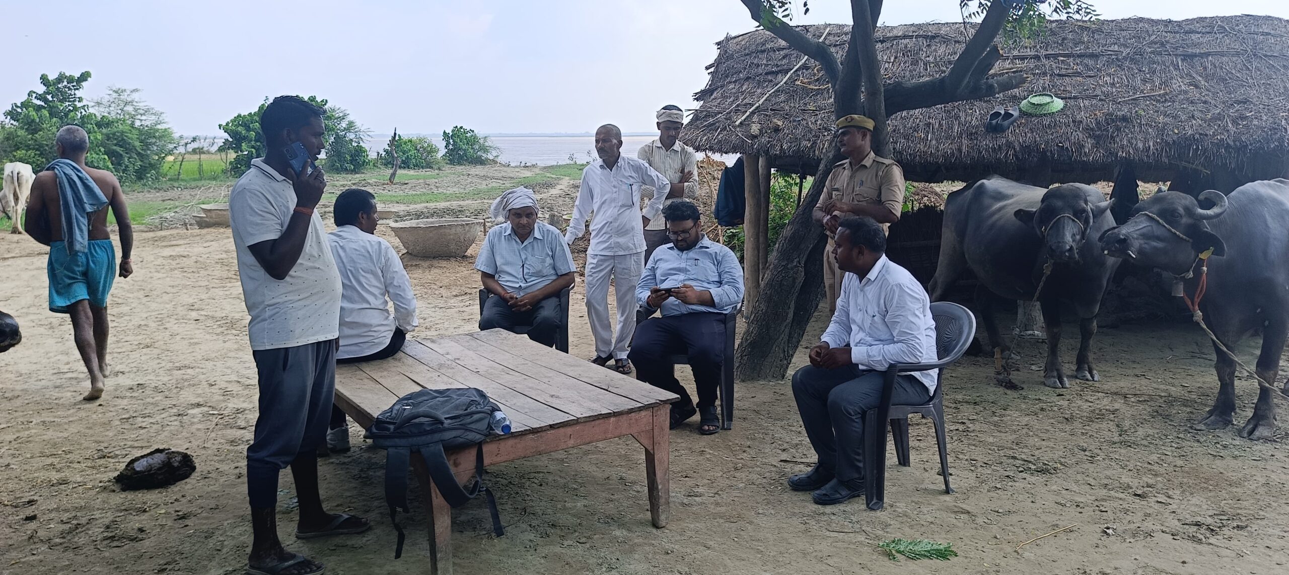 तहसीलदार तरबगंज ने किया निरीक्षण : बाढ़ और कटान प्रभावित क्षेत्रों में तेज होंगे राहत कार्य