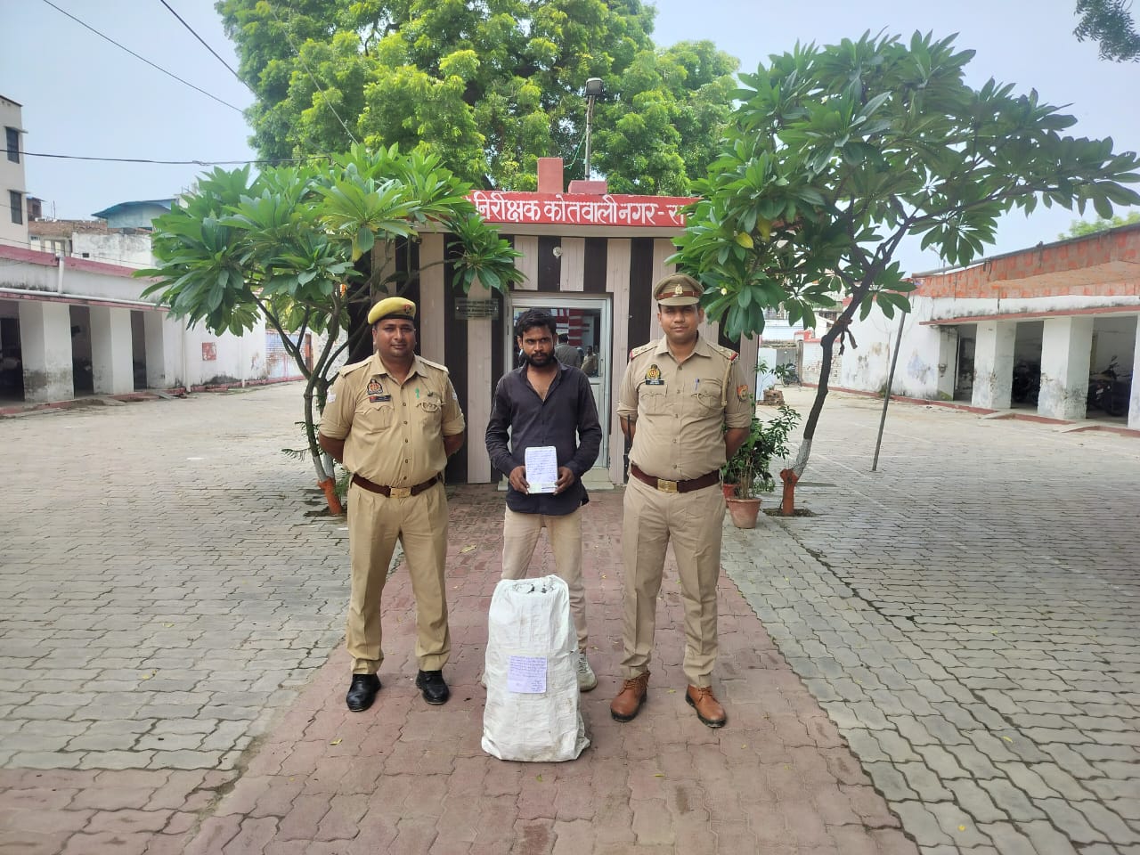 रायबरेली में सिलेंडर चोरी का सनसनीखेज खुलासा, आरोपी राहुल गिरफ्तार – पुलिस ने बरामद किए गैस सिलेंडर और नकदी