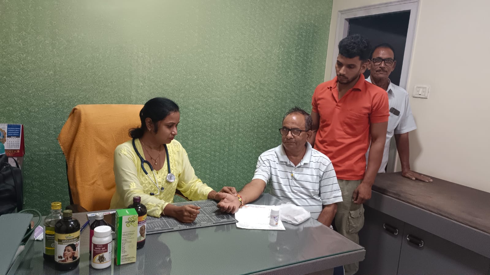 रायबरेली में निःशुल्क आयुर्वेदिक स्वास्थ्य शिविर, 70 मरीजों को मिला लाभ