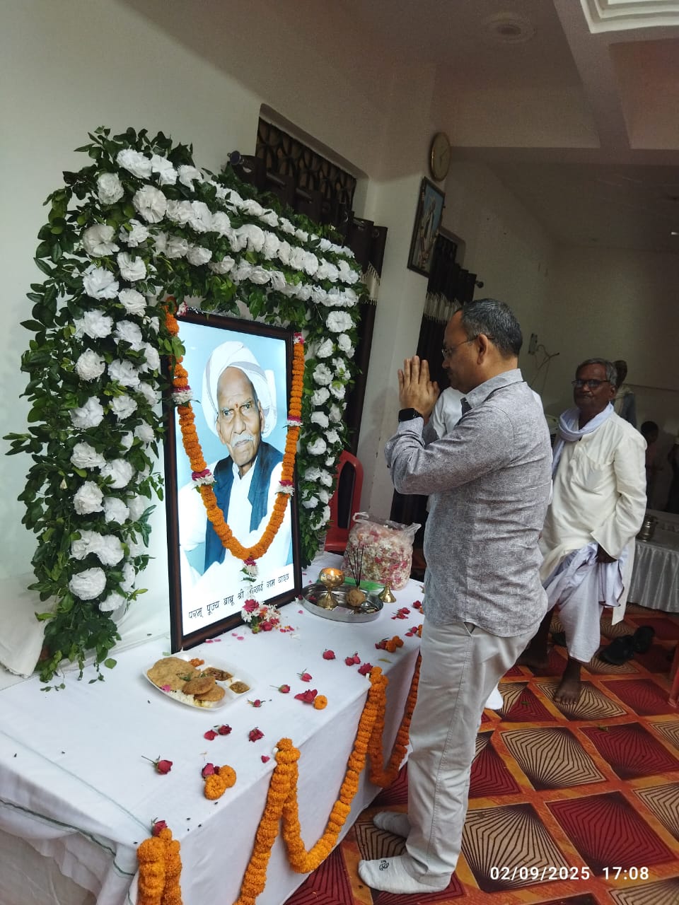 वरिष्ठ लैब टेक्नोलॉजिस्ट डॉ. आर.बी. यादव के बड़े पिताजी का प्रथम वार्षिक श्राद्ध, मीठूपुर में सम्पन्न – सामाजिक और राजनीतिक हस्तियों ने दी श्रद्धांजलि