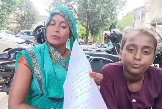 रायबरेली: डलमऊ पुलिस पर गंभीर सवाल, रात में महिला के घर घुसने से बढ़ा विवाद