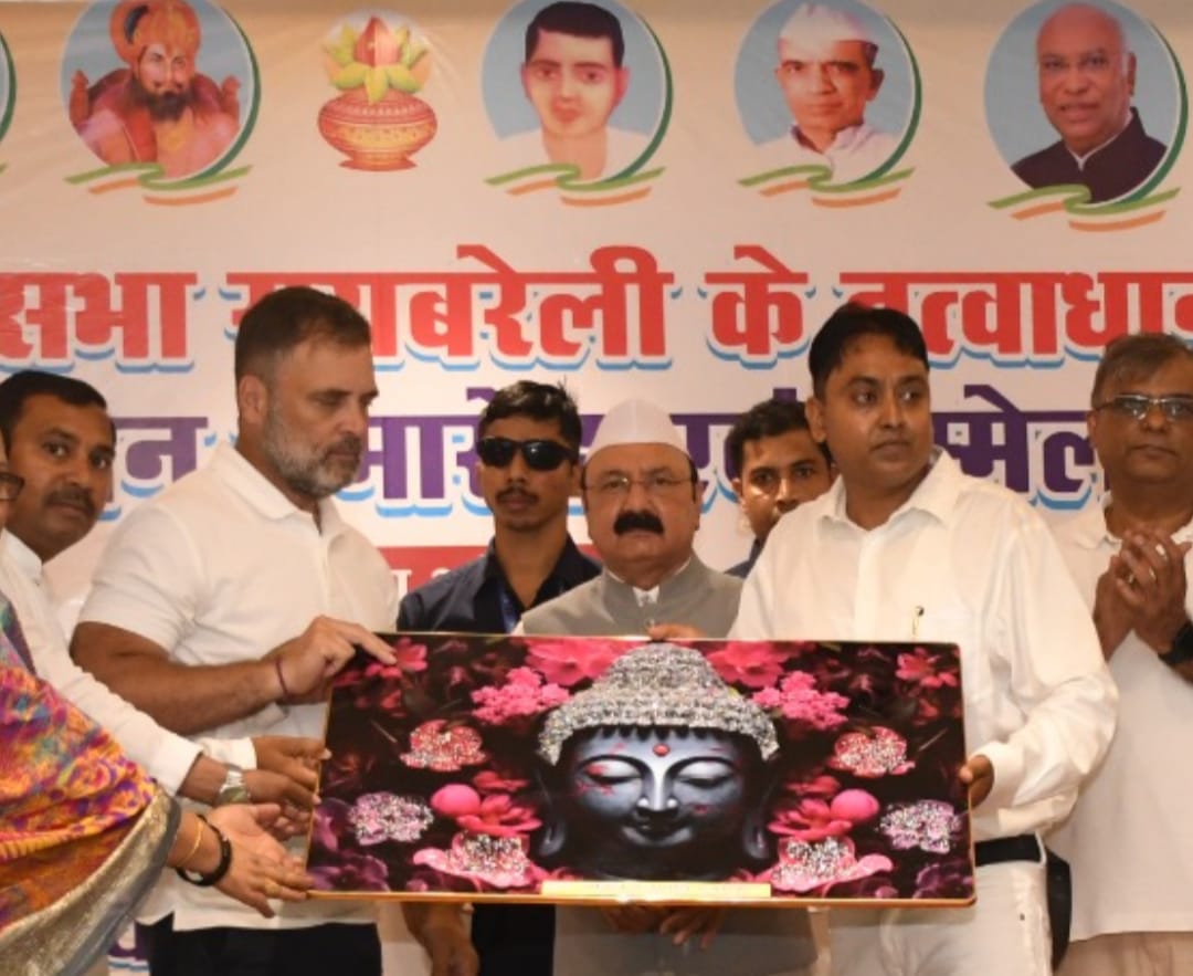 प्रजापति महासभा ने किया राहुल गांधी का भव्य स्वागत, भेंट की गौतम बुद्ध की प्रतिमा