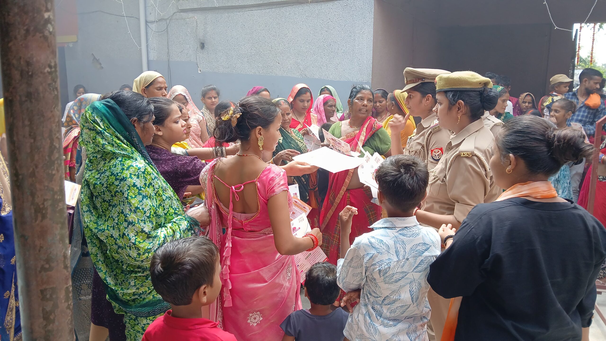 मिशन शक्ति अभियान 5.0 : गोण्डा पुलिस ने महिलाओं-बालिकाओं को किया जागरूक, Anti-Romeo टीम ने दिया सुरक्षा का संदेश