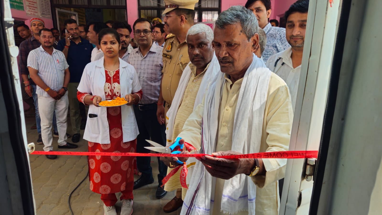 नवाबगंज में सेवा पखवाड़ा के तहत लगा रक्तदान शिविर, विधायक रमापति शास्त्री ने किया शुभारंभ