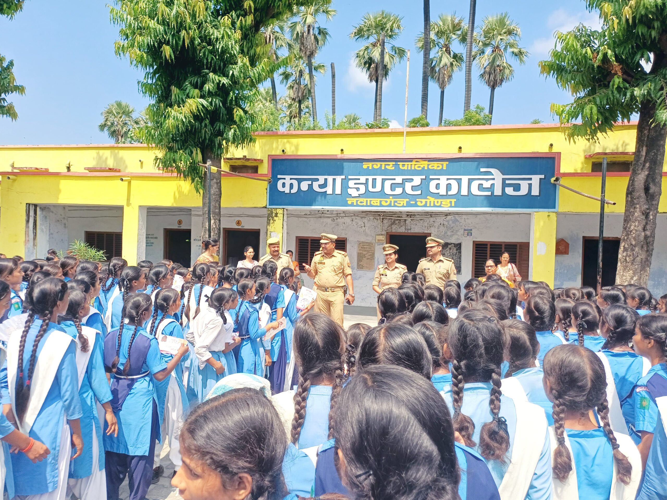 मिशन शक्ति 5.0: नवाबगंज में महिलाओं व छात्राओं को जागरूक करने पहुँची पुलिस टीम, सुरक्षा व अधिकारों पर दी गई अहम जानकारी