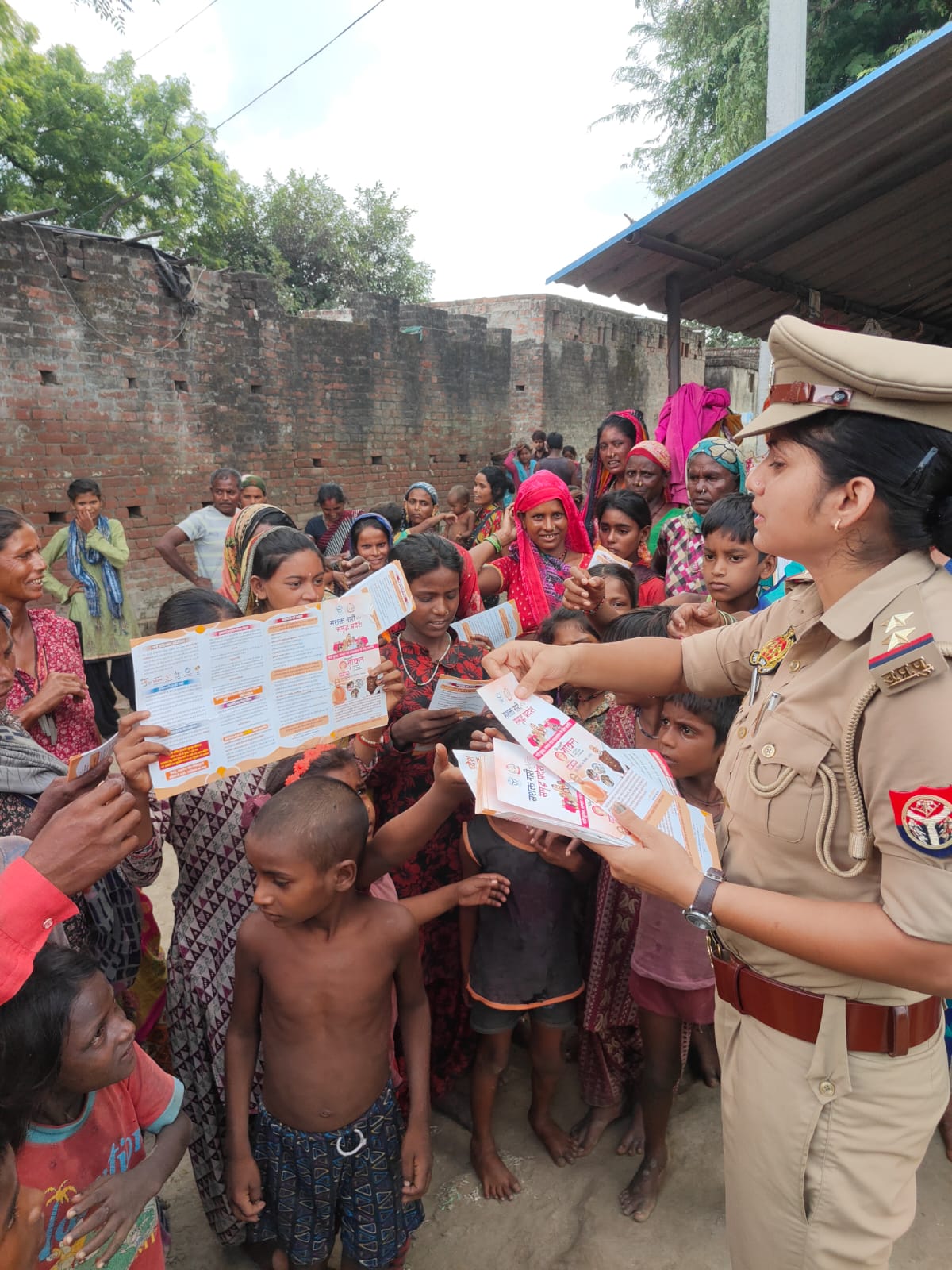 नवाबगंज में मिशन शक्ति अभियान 5.0 की गूंज: महिलाओं और बेटियों को मिला सुरक्षा का भरोसा, हेल्पलाइन नंबर और अधिकारों पर विशेष जागरूकता