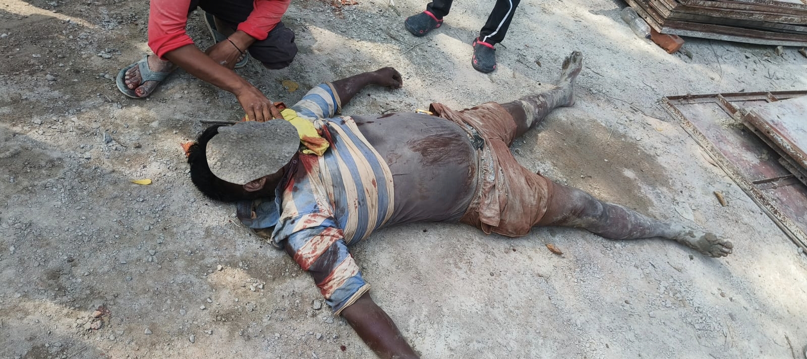 रायबरेली हादसा: रेलवे स्टेशन के पास गिरी दीवार, दो लोगों की मौत, लापरवाही पर उठे सवाल