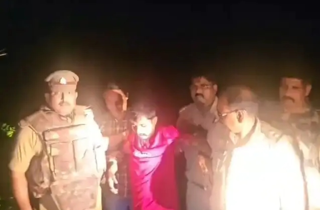 महिलाओं से छिनैती करने वाले गिरोह का पर्दाफाश, तमंचा-बाइक बरामद