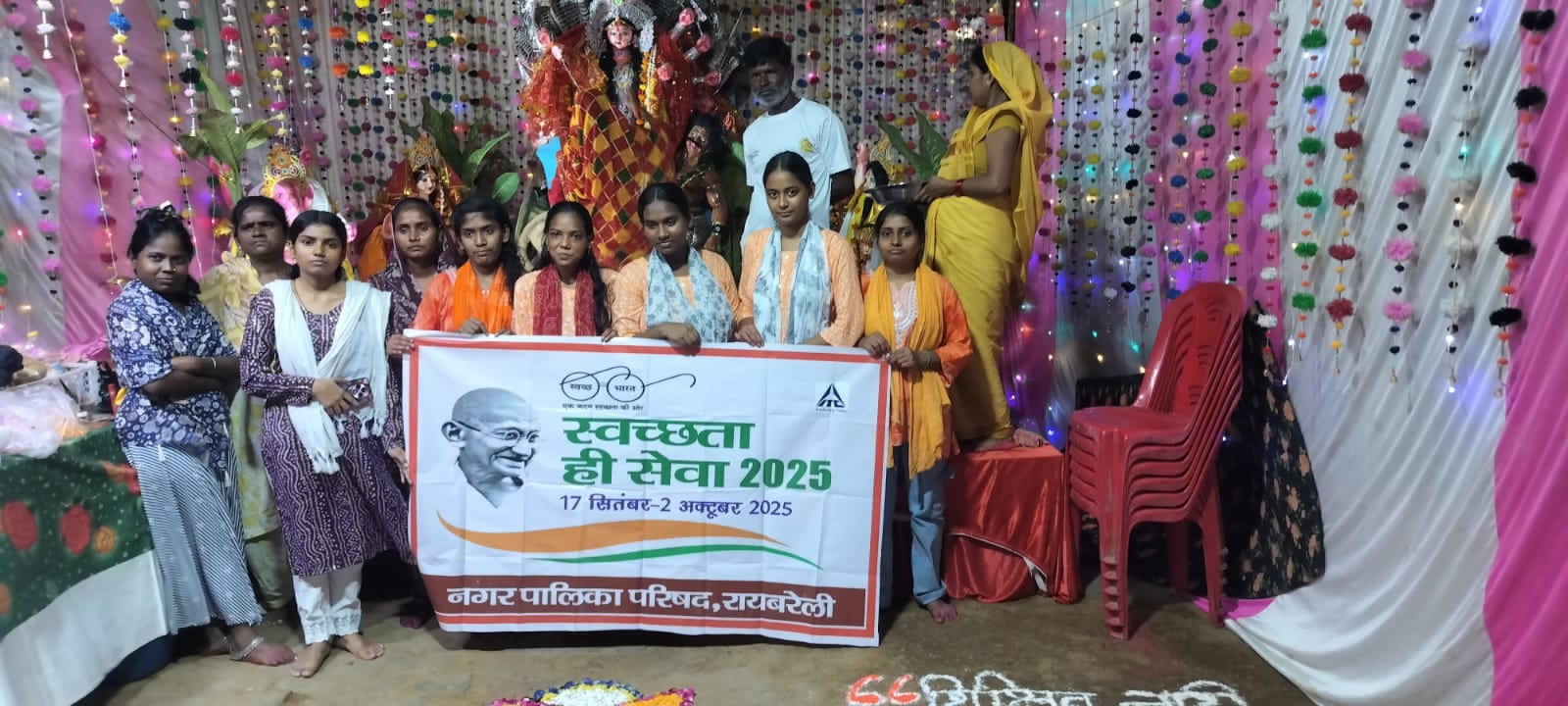 कर्मियों के बच्चों की प्रतिभा को पहचान दे रहे सफाई इंस्पेक्टर रवि शेखर, रायबरेली में बनी चर्चा का विषय