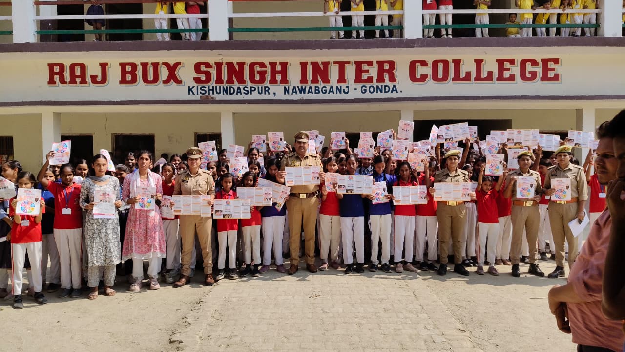 नवाबगंज की एंटी-रोमियो टीम ने किशुनदासपुर में चलाया जागरूकता अभियान, महिलाओं व बालिकाओं को दी सुरक्षा संबंधी जानकारी