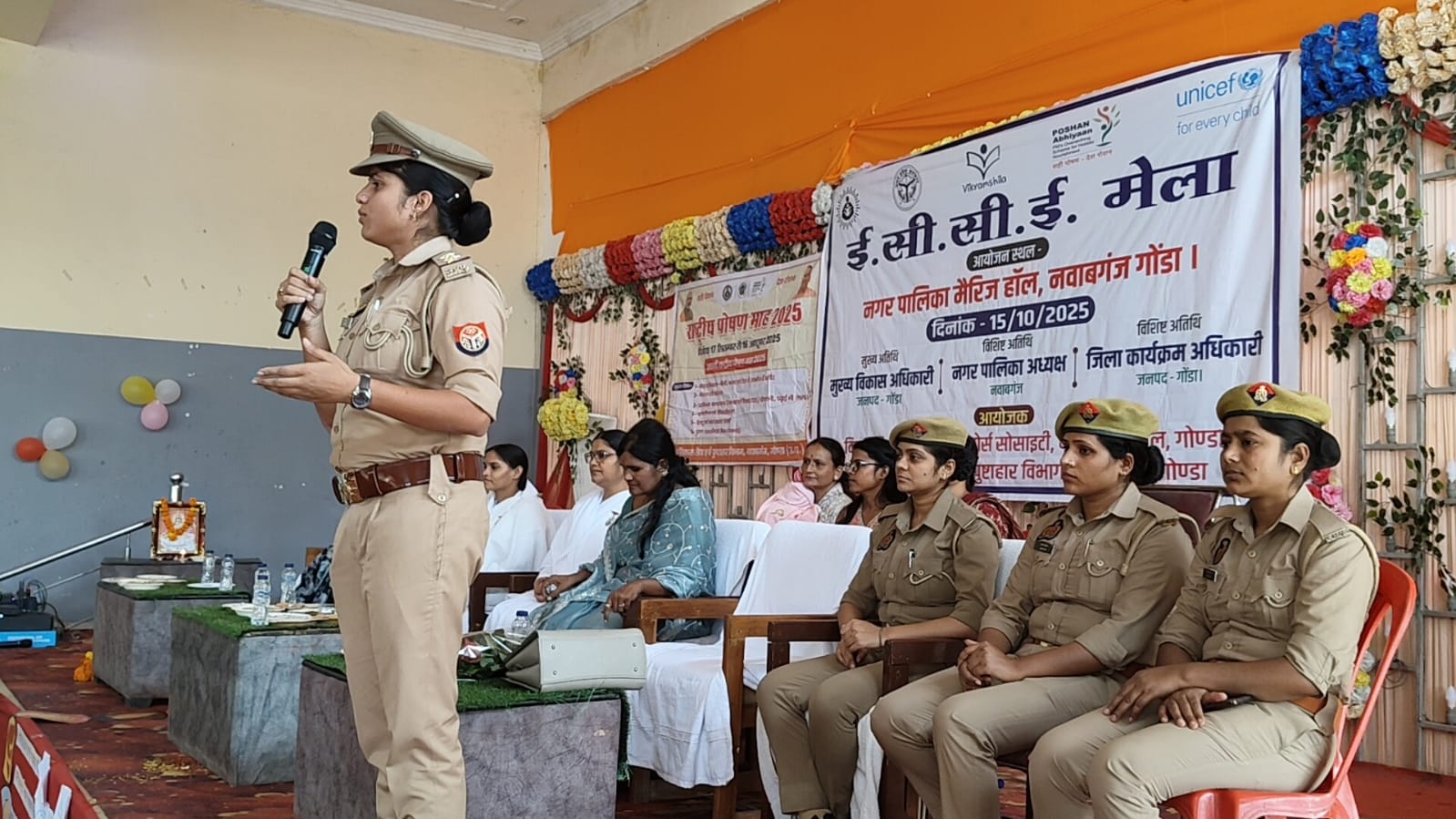नवाबगंज पुलिस ने महिलाओं को दी सुरक्षा की सीख, जागरूकता से बढ़ाया आत्मविश्वास