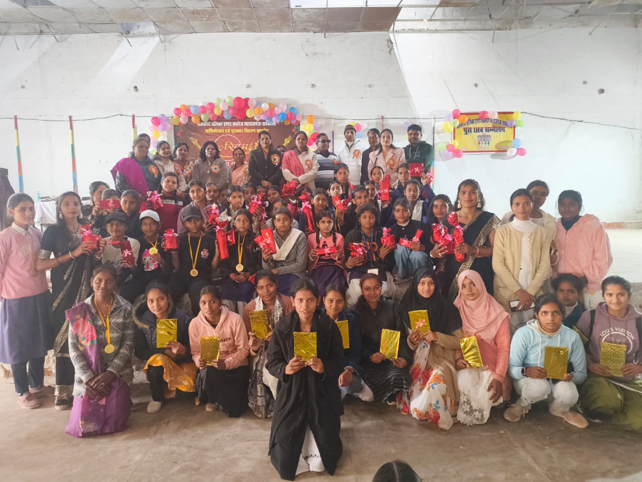 राजकीय बालिका इंटर कॉलेज में वार्षिकोत्सव की भव्य छटा, मेधावी छात्राओं और पूर्व शिक्षकों का हुआ सम्मान