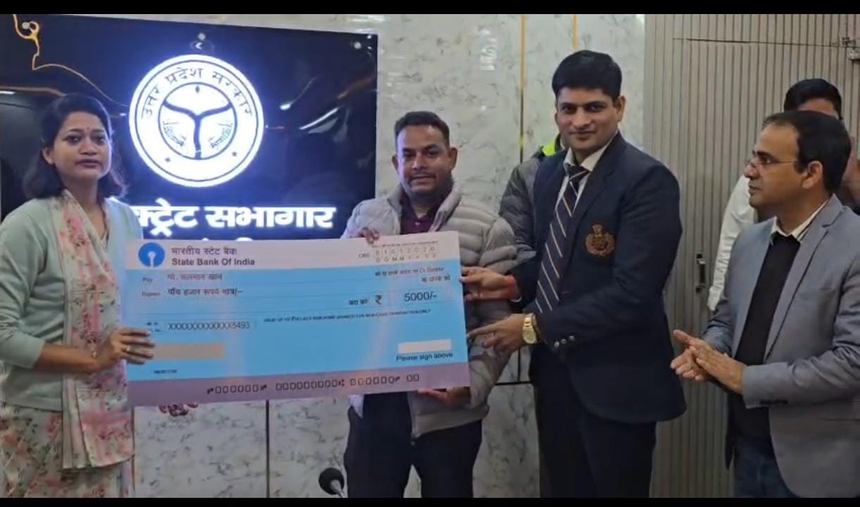 सड़क हादसों के दौर में मानवता की जीत: रायबरेली में ‘राहवीर’ बने आम लोग, डीएम-एसपी ने किया सम्मान, Road Safety का दिया सशक्त संदेश