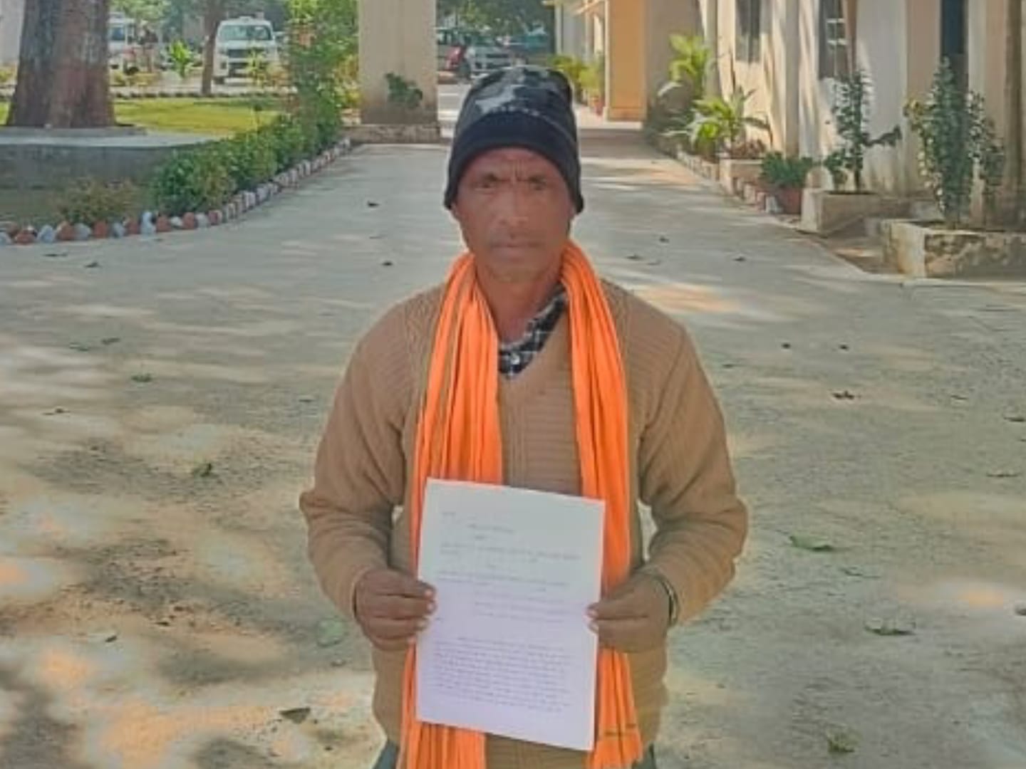 ब्याज के जाल में फंसा कर जमीन हड़पने का खेल: रायबरेली के बैंती गांव में सूदखोरी