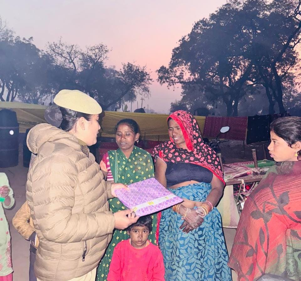 मिशन शक्ति 5.0 बना महिलाओं की ढाल: सतांव में पुलिस की संवेदनशील पहल ने जीते दिल, जरूरतमंद महिलाओं को मिला सुरक्षा व सम्मान का सहारा