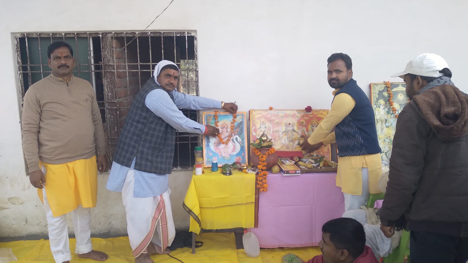 इस स्कूल में बसंत पंचमी पर ऐसा क्या हुआ कि बच्चों के साथ-साथ अभिभावकों का भी मन श्रद्धा से भर गया?